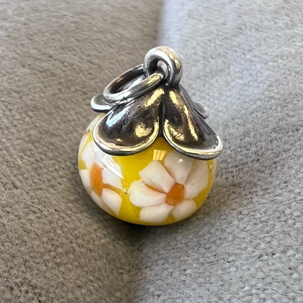 James Avery Retired Silver Daisy Flower Yellow Glass Art Finial Charm